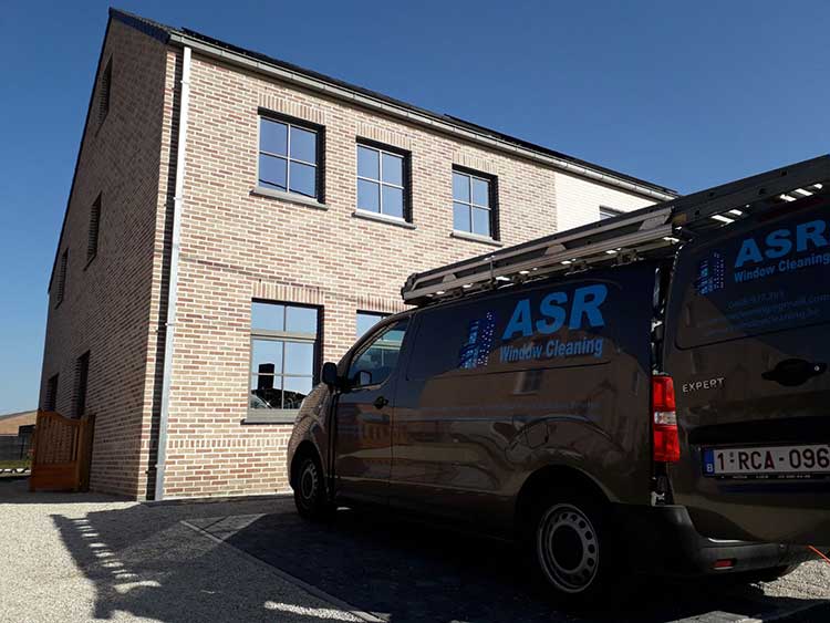 Auto van Asr Window Cleaning voor huis